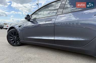 Седан Tesla Model 3 2022 в 