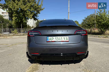 Седан Tesla Model 3 2021 в 