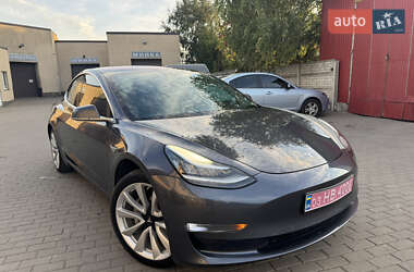 Седан Tesla Model 3 2017 в 