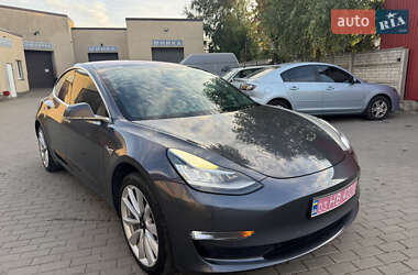 Седан Tesla Model 3 2017 в 