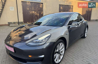 Седан Tesla Model 3 2017 в 