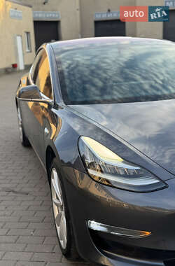 Седан Tesla Model 3 2017 в 