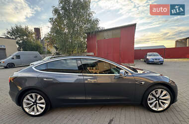 Седан Tesla Model 3 2017 в 