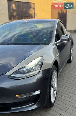 Седан Tesla Model 3 2017 в 