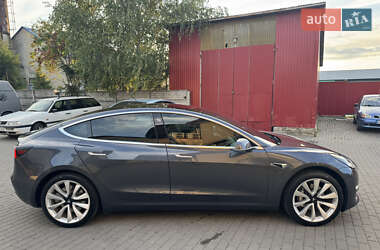 Седан Tesla Model 3 2017 в 