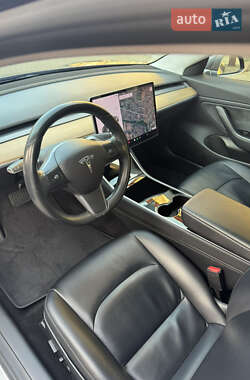 Седан Tesla Model 3 2017 в 