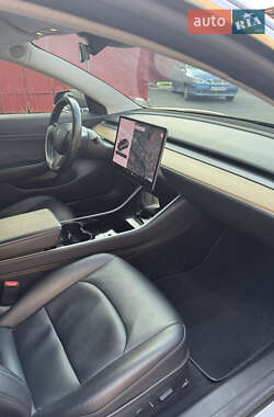 Седан Tesla Model 3 2017 в 