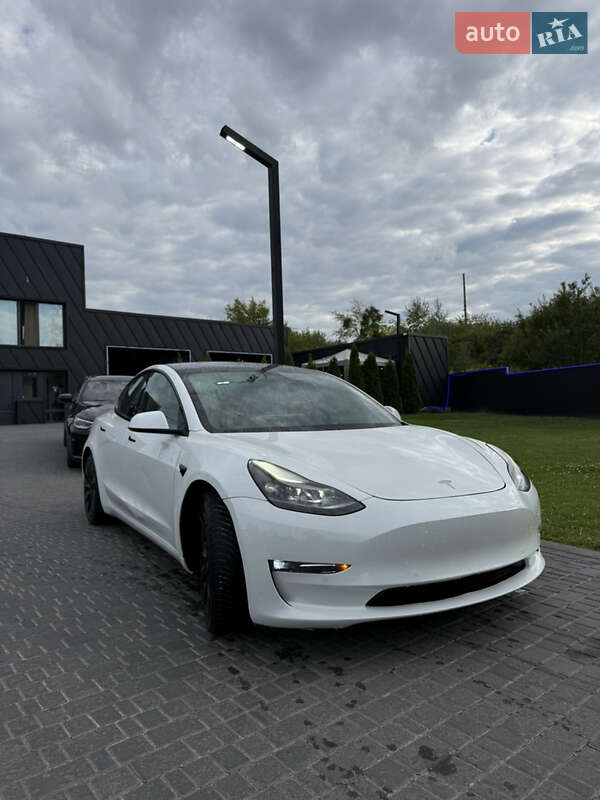 Седан Tesla Model 3 2021 в Киеве фото 3 Седан Tesla Model 3 2021 в Киеве