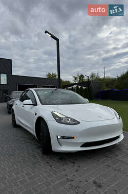 Седан Tesla Model 3 2021 в 