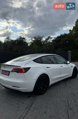 Седан Tesla Model 3 2021 в 