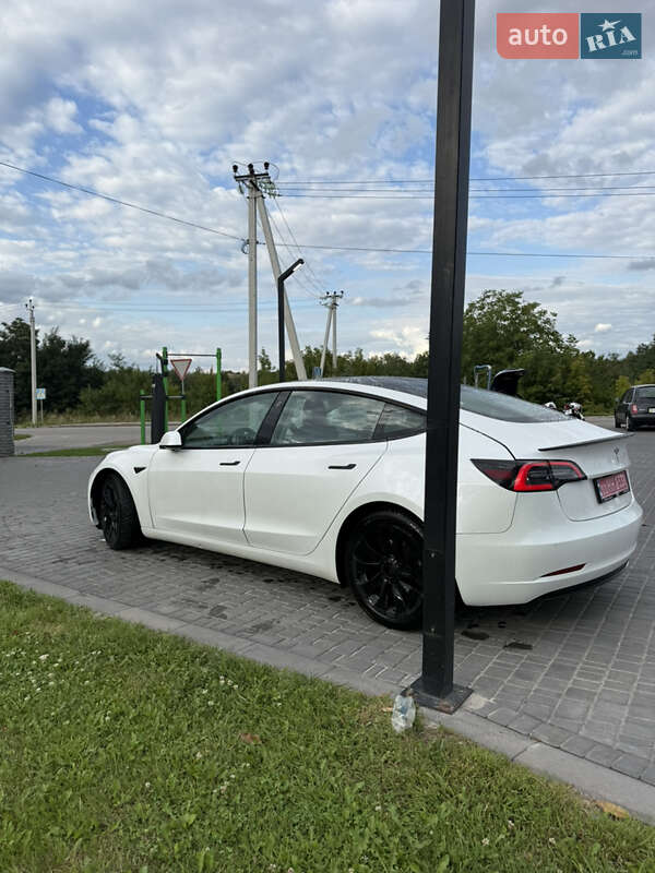 Седан Tesla Model 3 2021 в Києві