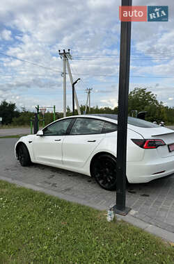 Седан Tesla Model 3 2021 в 