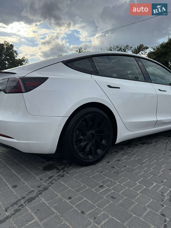 Седан Tesla Model 3 2021 в Києві