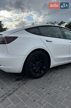 Седан Tesla Model 3 2021 в 