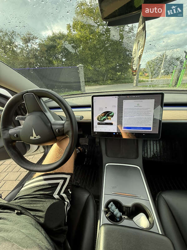 Седан Tesla Model 3 2021 в Києві