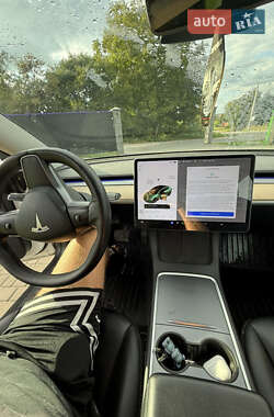 Седан Tesla Model 3 2021 в 