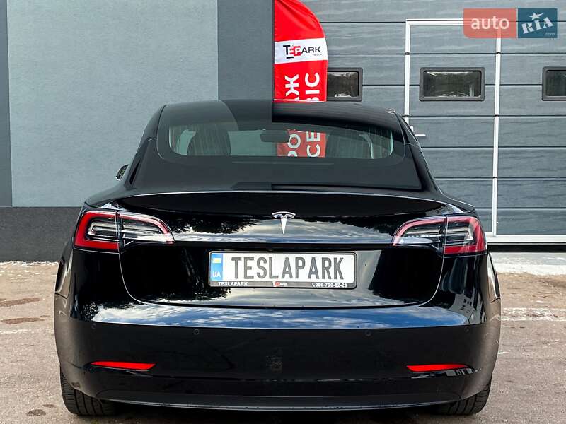 Седан Tesla Model 3 2020 в Киеве