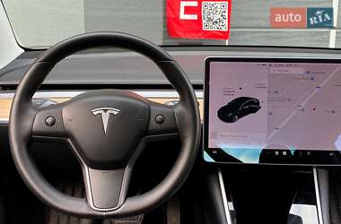 Седан Tesla Model 3 2020 в 