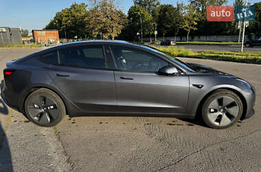 Седан Tesla Model 3 2023 в 