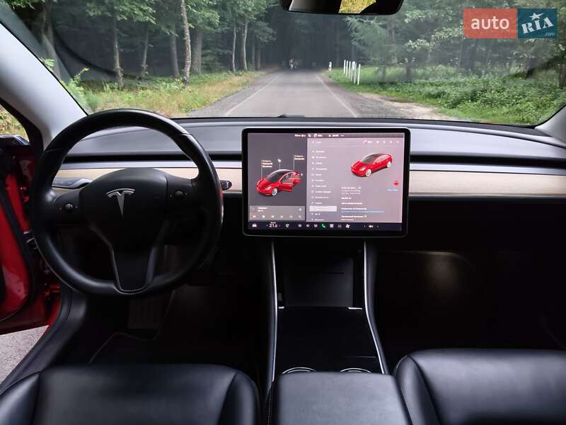 Седан Tesla Model 3 2018 в Луцке