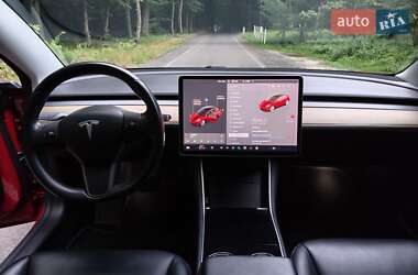 Седан Tesla Model 3 2018 в 