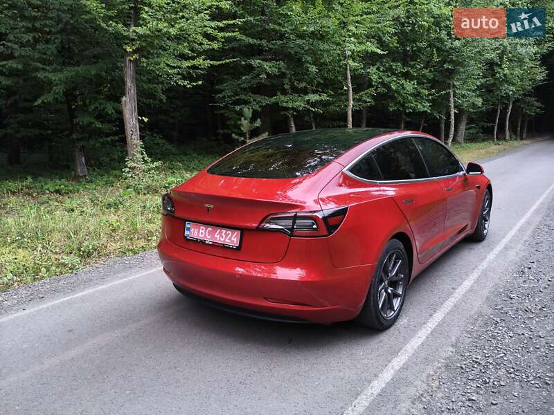 Седан Tesla Model 3 2018 в Луцке
