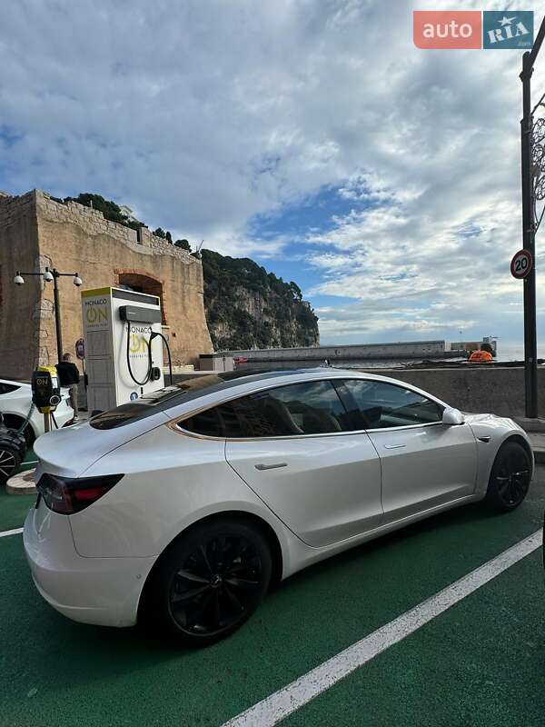 Седан Tesla Model 3 2019 в Киеве
