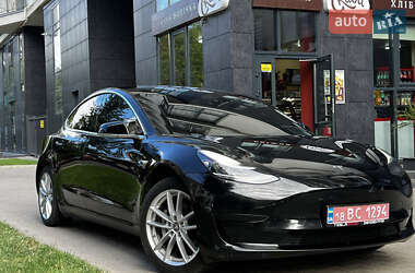 Седан Tesla Model 3 2020 в 