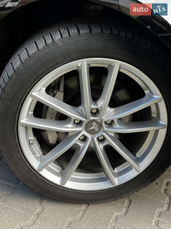 Седан Tesla Model 3 2020 в Рівному