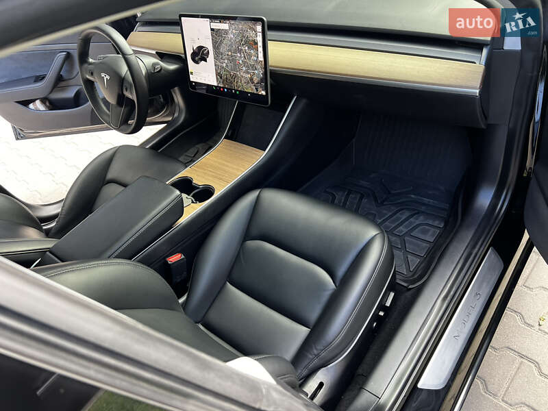 Седан Tesla Model 3 2020 в Рівному