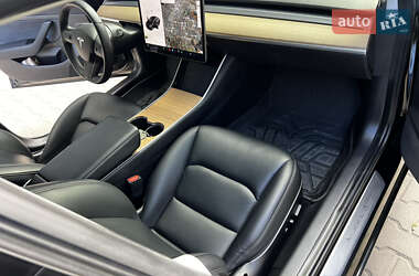 Седан Tesla Model 3 2020 в 