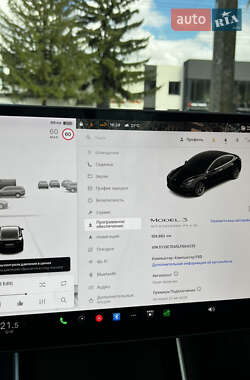 Седан Tesla Model 3 2020 в 