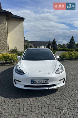 Седан Tesla Model 3 2019 в Жовкві