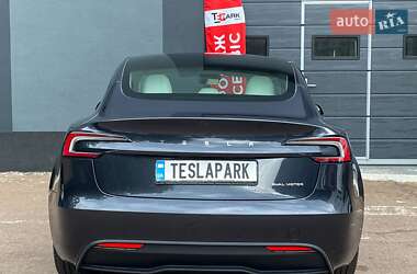 Седан Tesla Model 3 2024 в 
