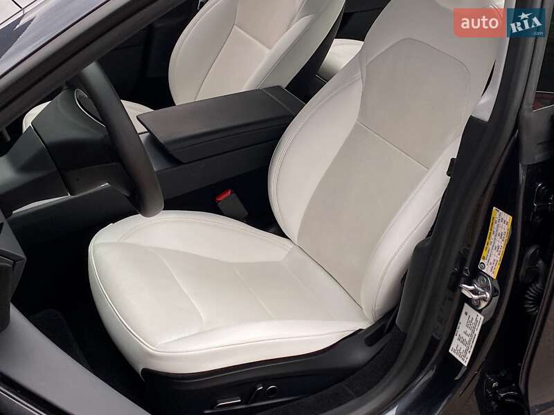 Седан Tesla Model 3 2024 в Киеве