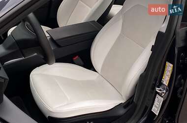 Седан Tesla Model 3 2024 в 