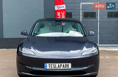 Седан Tesla Model 3 2024 в 