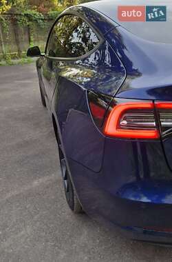 Седан Tesla Model 3 2022 в 