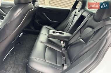 Седан Tesla Model 3 2020 в 