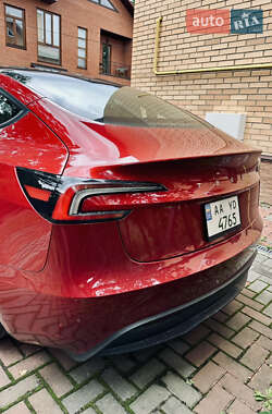 Седан Tesla Model 3 2024 в 