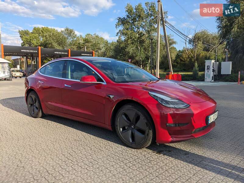 Седан Tesla Model 3 2019 в Полтаві