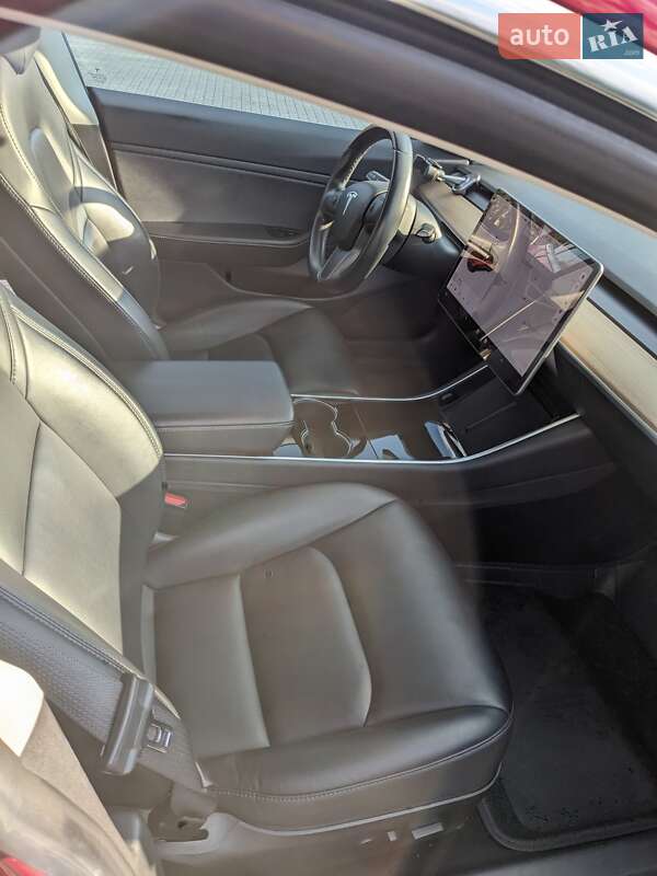 Седан Tesla Model 3 2019 в Полтаві