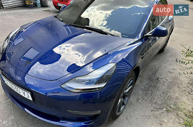 Седан Tesla Model 3 2022 в 