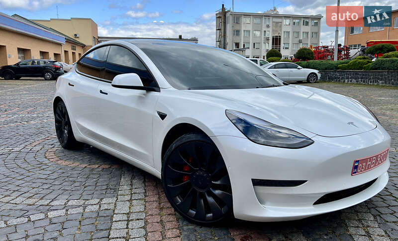 Седан Tesla Model 3 2022 в Луцьку
