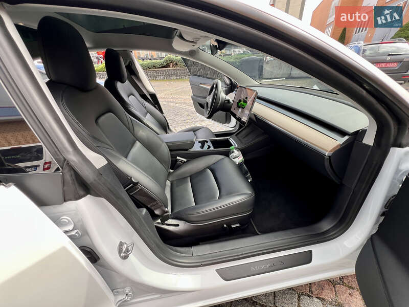 Седан Tesla Model 3 2022 в Луцьку