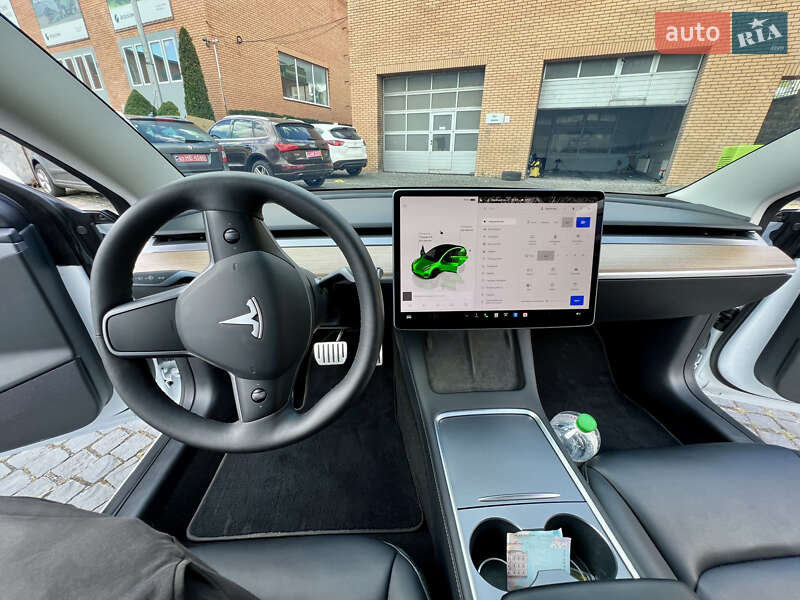 Седан Tesla Model 3 2022 в Луцьку