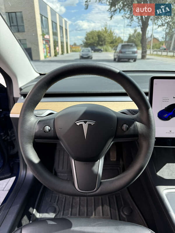 Седан Tesla Model 3 2021 в Виннице