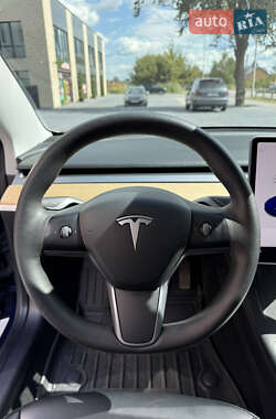Седан Tesla Model 3 2021 в 