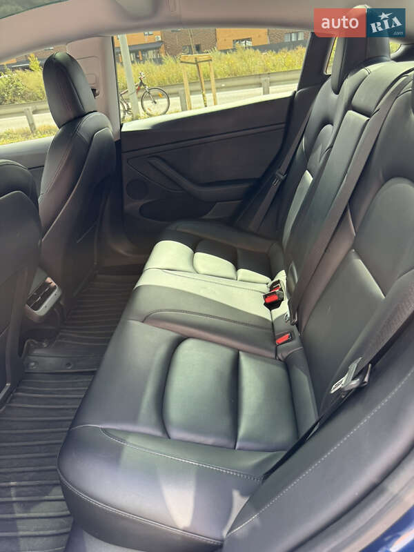 Седан Tesla Model 3 2021 в Виннице