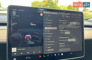 Седан Tesla Model 3 2021 в 